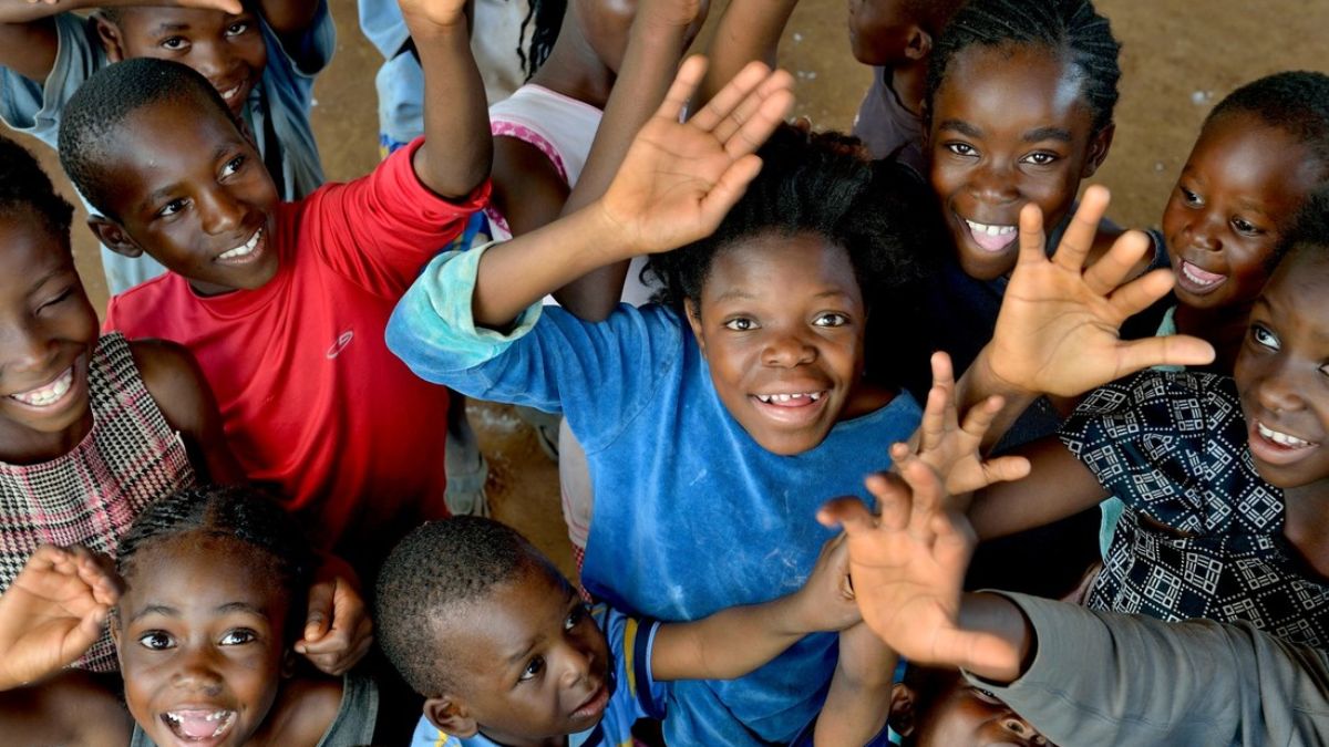 Eine gruppe afrikanischer Kinder. 