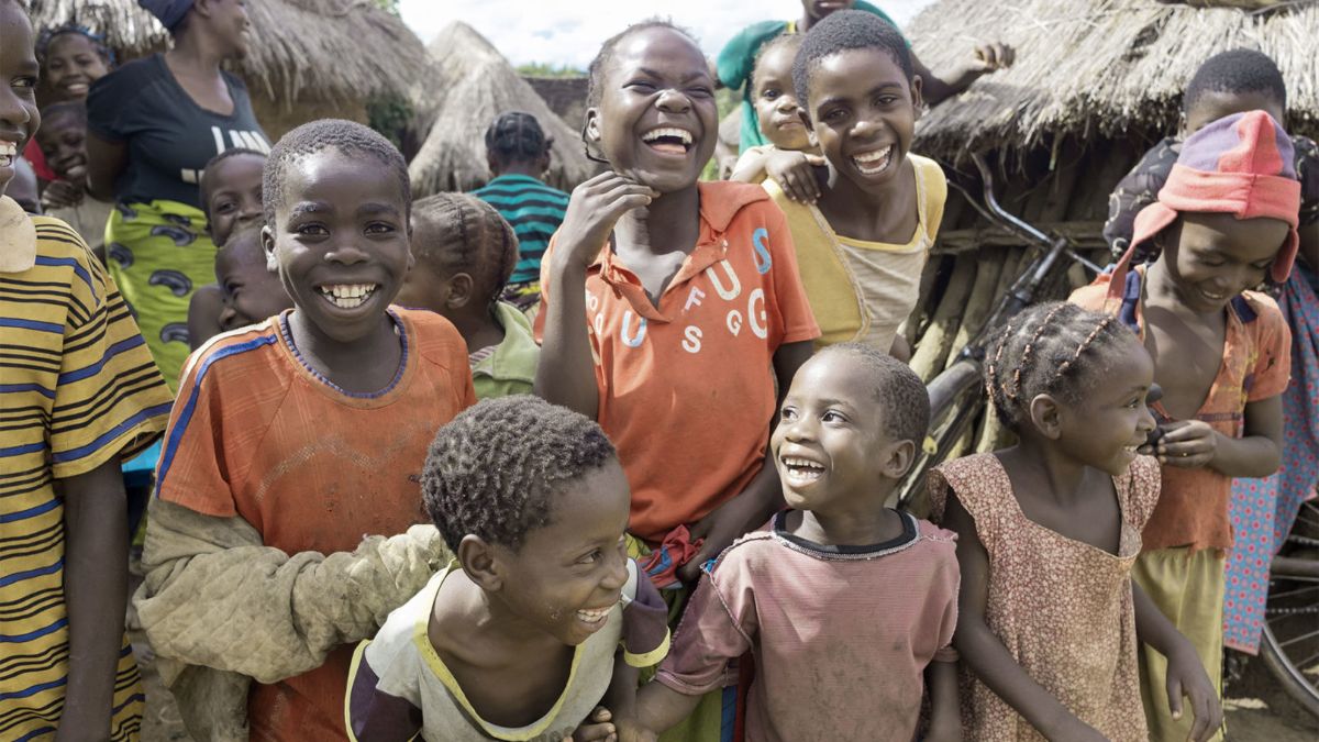 Lächelnde Kinder. Das Bild simuliert 