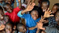 Eine gruppe afrikanischer Kinder. 