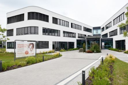 Eingang eines Bürogebäudes