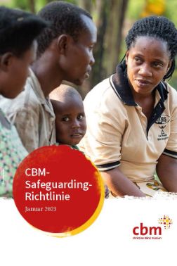 Titelseite der Broschüre mit dem Titel CBM Safeguarding-Richtlinie Januar 2023