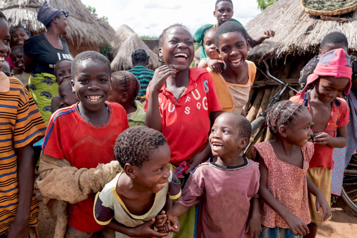 Thema Graue-Star-Operation in Deutschland: Lachende Kinder, Fotobeispiel für klare Sicht