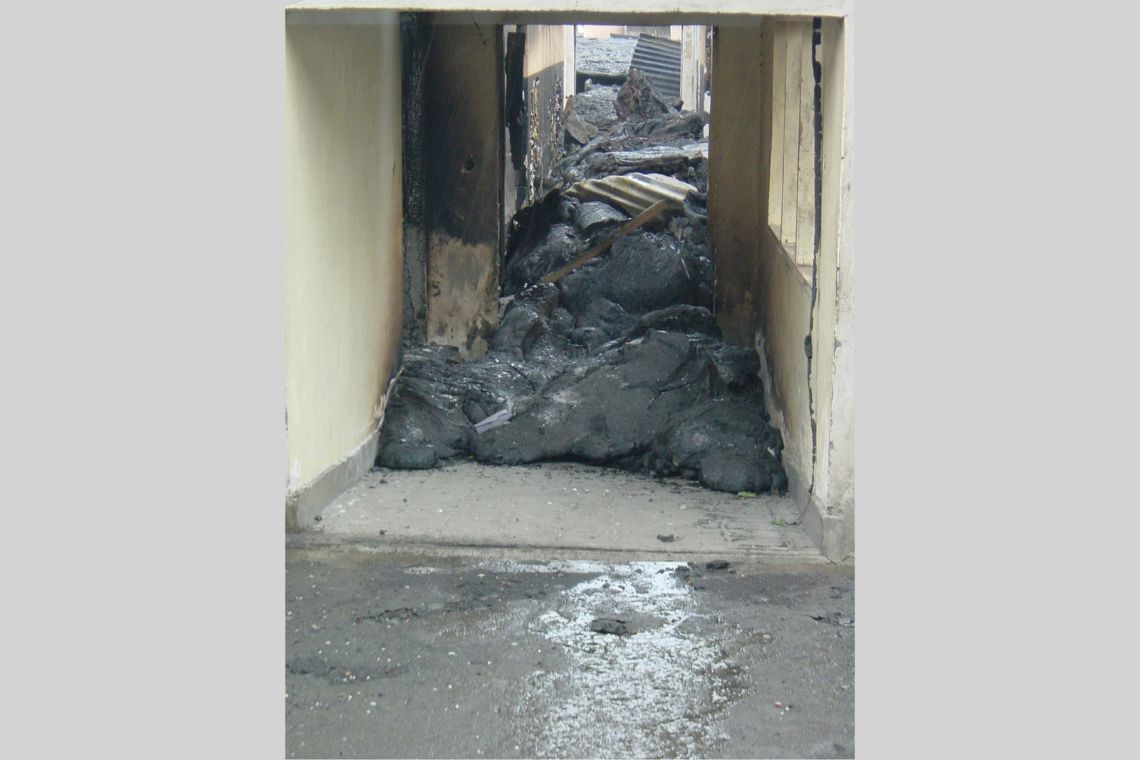 Lavamassen in einem Krankenhausflur nach dem Vulkanausbruch des Nyiragongo