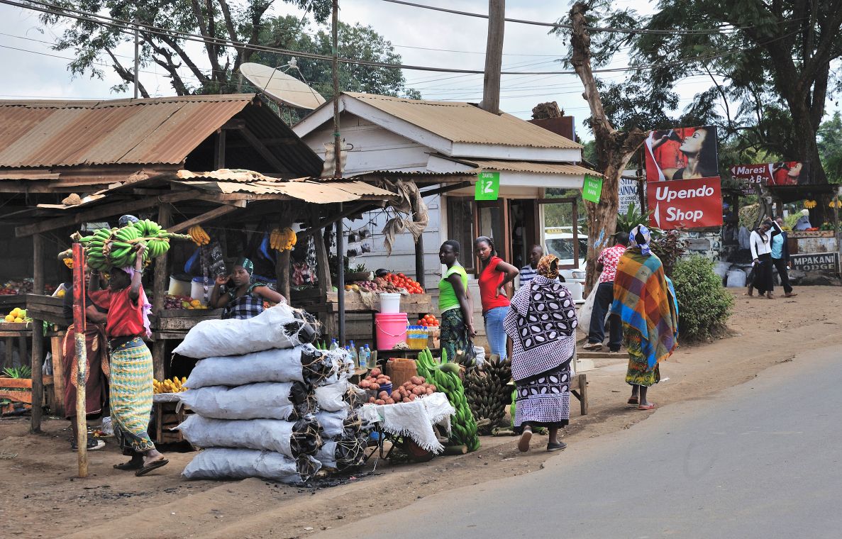Verkaufsstände an einer Straße