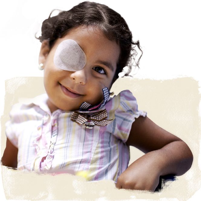 Kind mit Augenverband nach erfolgreicher Augenoperation - dank Spenden-Geschenk Graue-Star-OP Kind