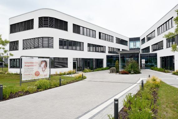 Eingang eines Bürogebäudes