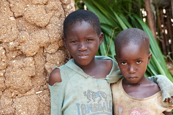 Zwei afrikanische Kinder