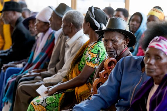 Patienten warten auf ihre Untersuchung und Behandlung