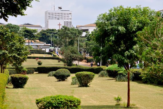 Das Gebäude der KCMC-Klinik in Moshi/Tansania