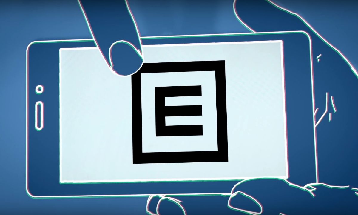 Grafische Darstellung eines Handybildschirms, darauf ist ein Sehtest-E-Haken zu sehen